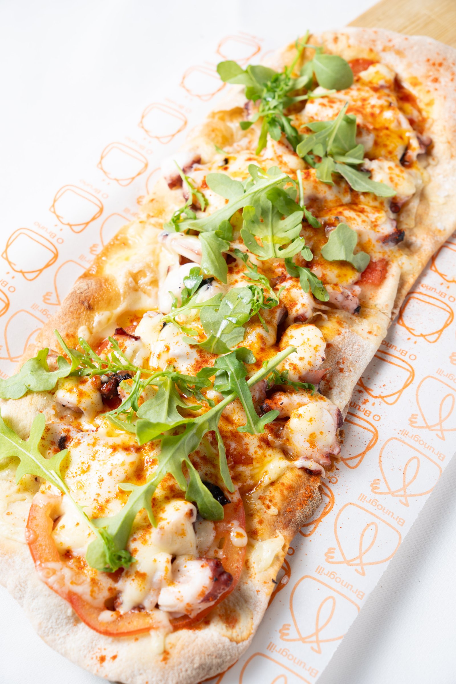 Chalana de pulpo con queso país y rúcula – detalle 2